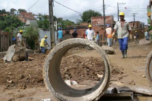 Prefeitura investe na drenagem e obras de contenção da Pedro Jorge-01-foto Waldyr Gomes