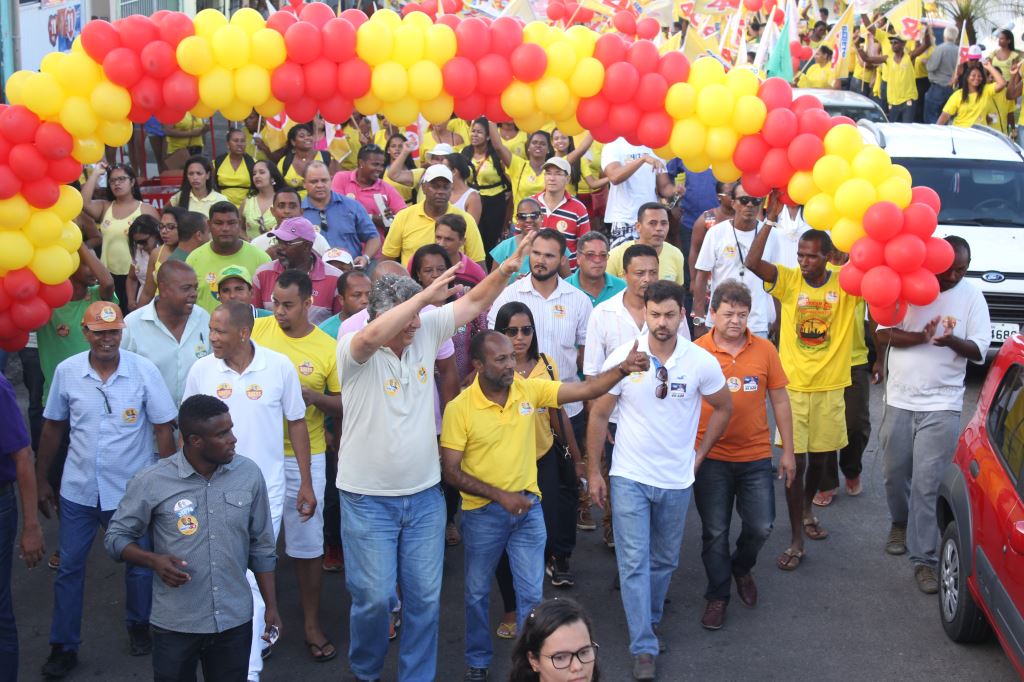 Uaquim e Bebeto durante caminhada na Conquista. Imagem: Jan Rocha.