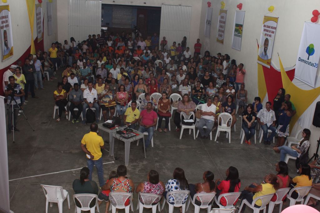 Bebeto e Uaquim em reunião com mulheres de Ilhéus. Imagem: Jan Rocha.