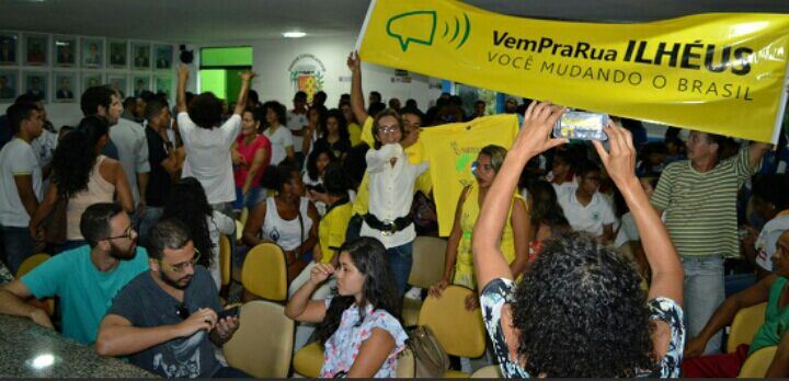 Imagem do movimento "Vem pra rua, Ilhéus!".