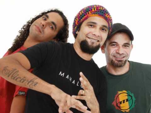 Músicos da banda Adão Negro.
