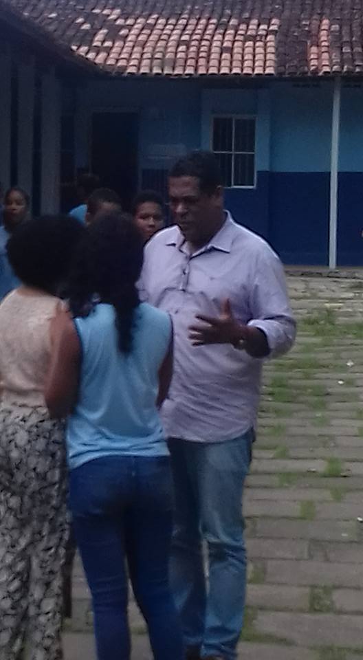 Gil Gomes durante visita ao Colégio do Banco da Vitória.